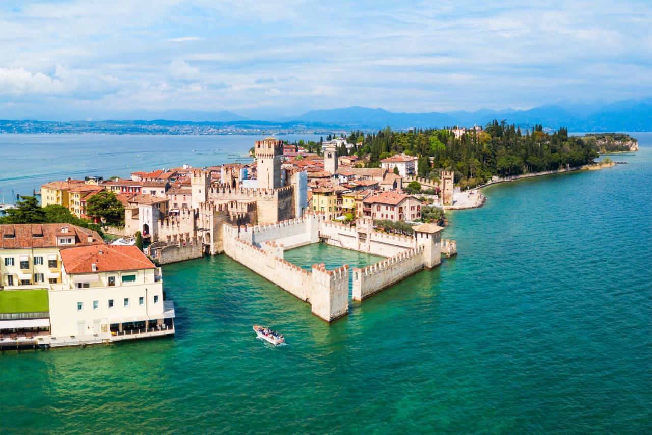 Apartment Charme And Relax With Garden And Swimming Pool Desenzano del Garda Exterior foto