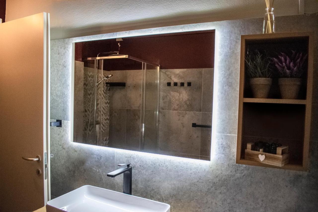 Apartment Charme And Relax With Garden And Swimming Pool Desenzano del Garda Exterior foto