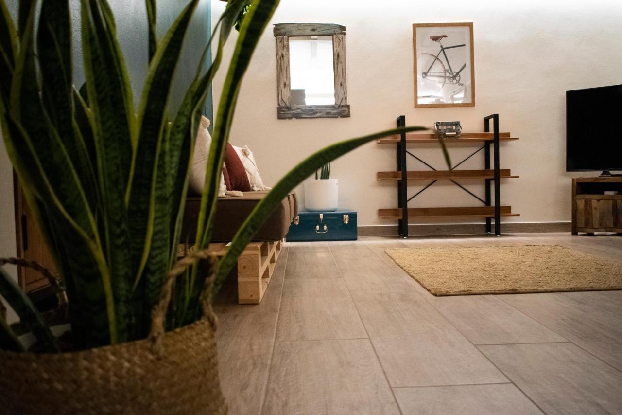 Apartment Charme And Relax With Garden And Swimming Pool Desenzano del Garda Exterior foto