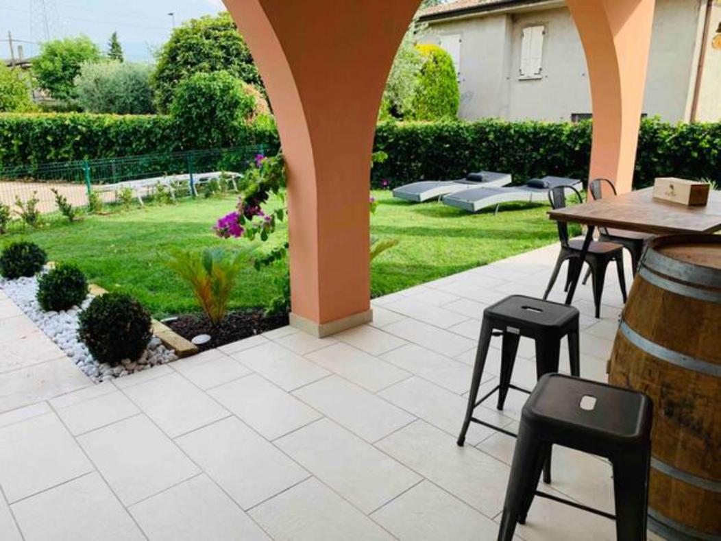 Apartment Charme And Relax With Garden And Swimming Pool Desenzano del Garda Exterior foto